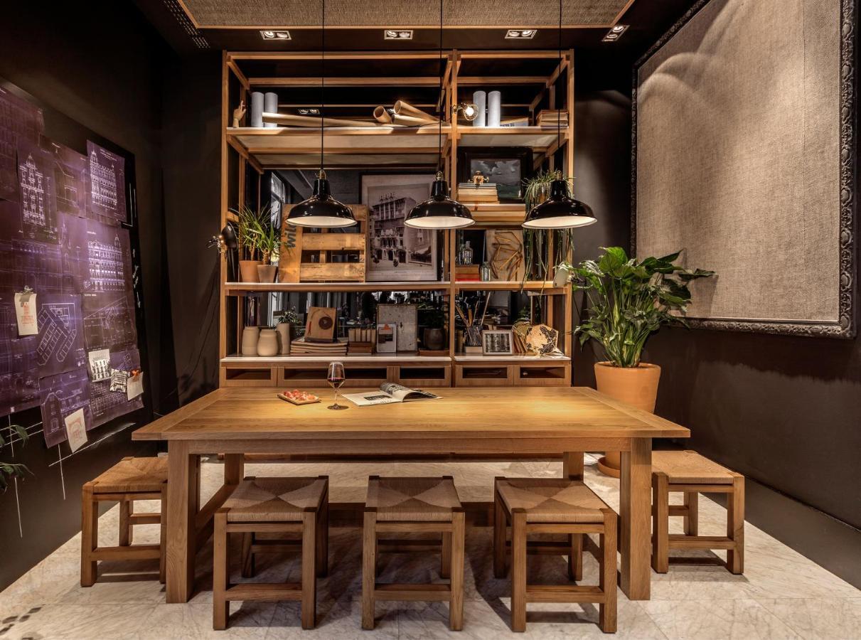 Hotel Casa Sagnier Barcelona Exterior photo The interior of a Starbucks Reserve store