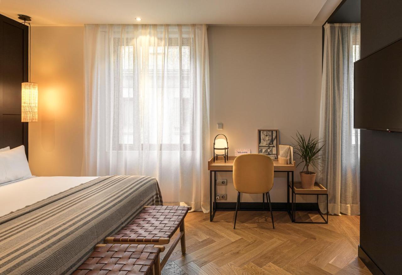 Hotel Casa Sagnier Barcelona Exterior photo Deluxe room