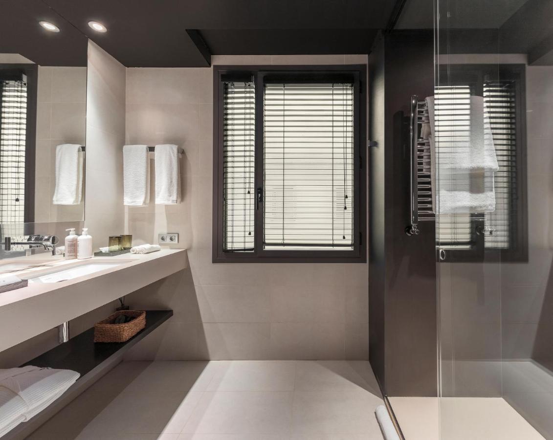 Hotel Casa Sagnier Barcelona Exterior photo Bathroom