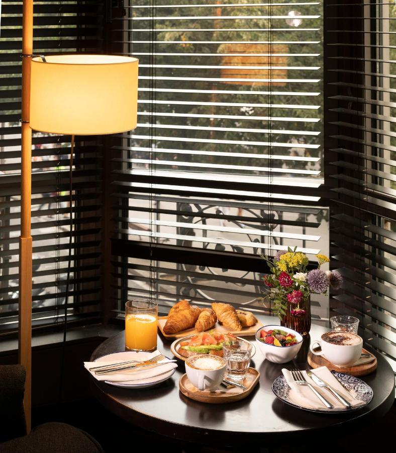 Hotel Casa Sagnier Barcelona Exterior photo Breakfast at the hotel