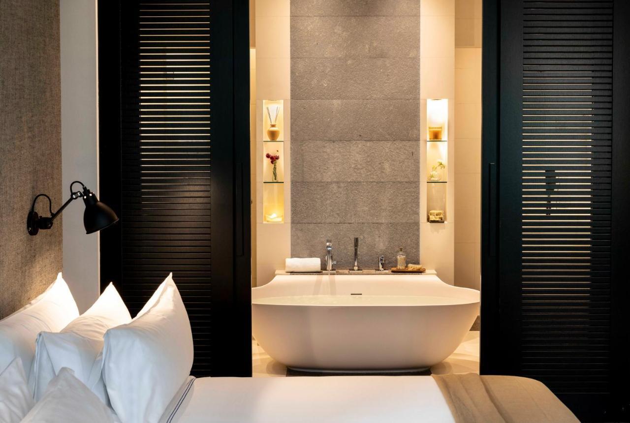 Hotel Casa Sagnier Barcelona Exterior photo Bathroom