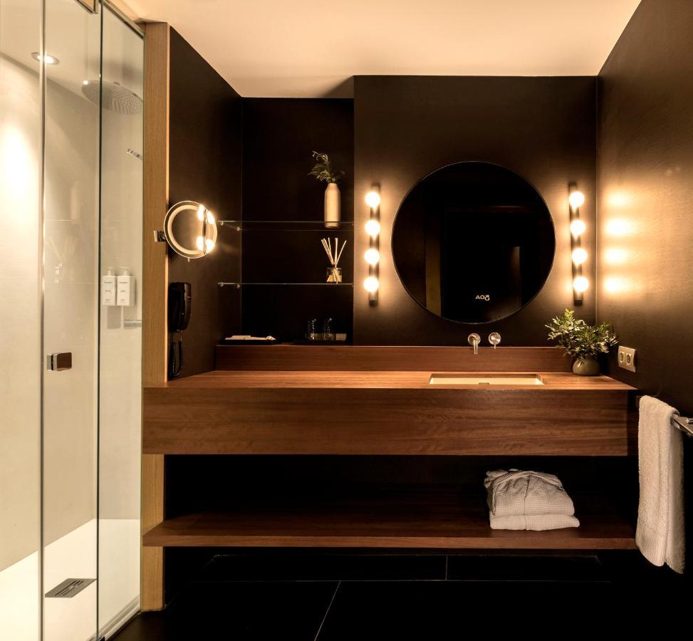 Hotel Casa Sagnier Barcelona Exterior photo Bathroom