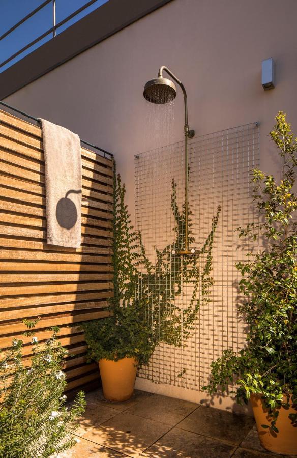 Hotel Casa Sagnier Barcelona Exterior photo Outdoor shower